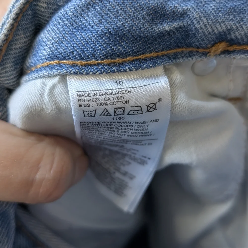 Old Navy Maxi Denim Skirt Light Wash Blue Jean Skirt Distressed Size 10 / Large - Picture 11 of 11